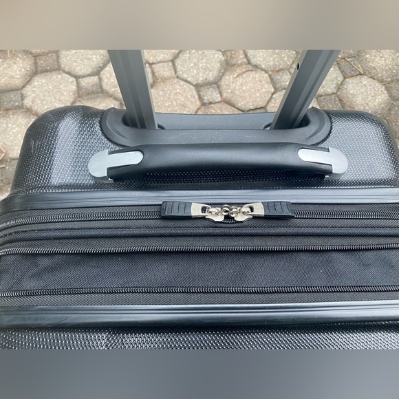 Samsonite Omni PC Hardside Expandable Carry-ON with Spinner Wheels, Black, 20'' - Picture 12 of 12